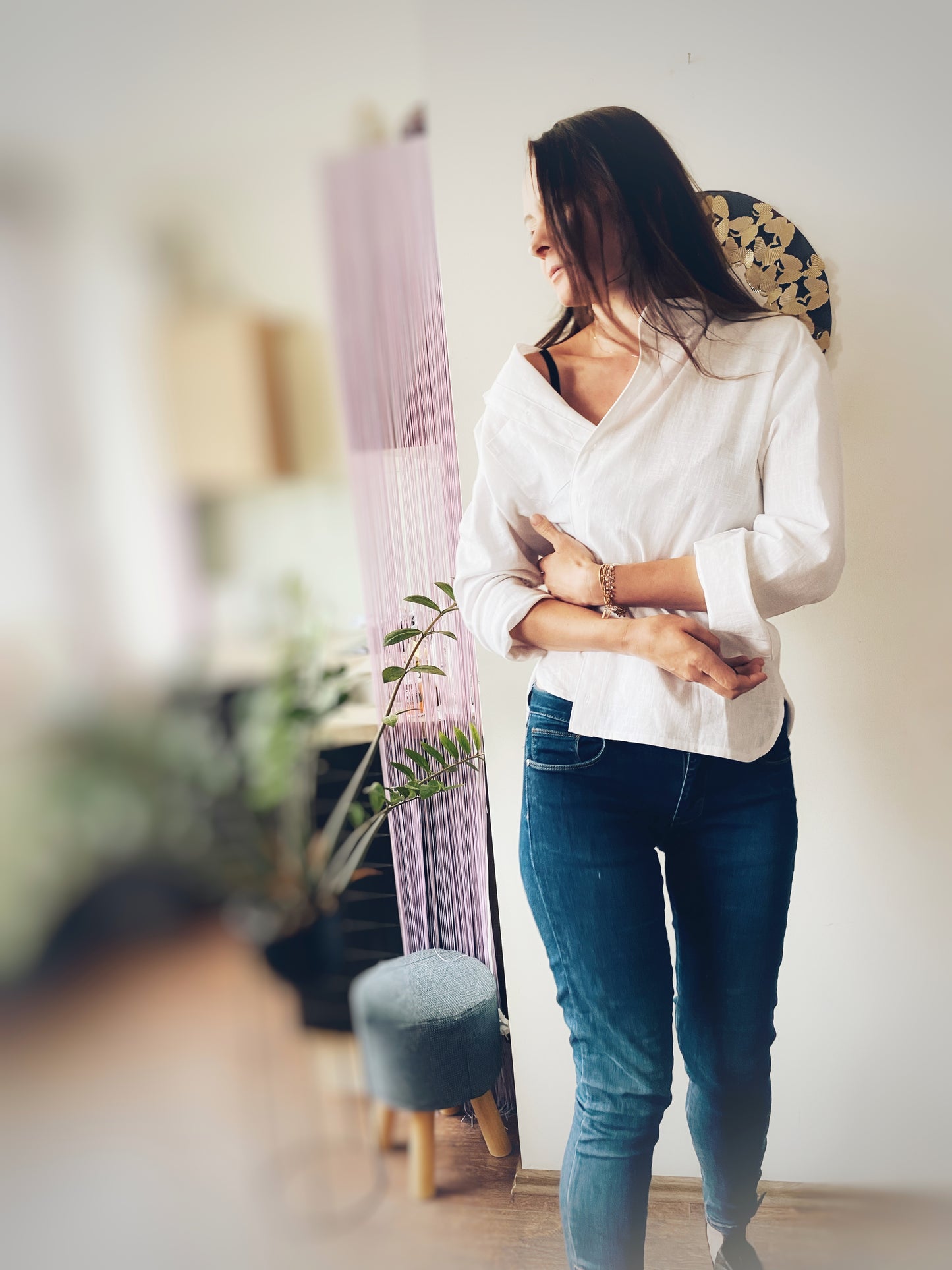 Balts vīriešu lina krekls ar garām piedurknēm