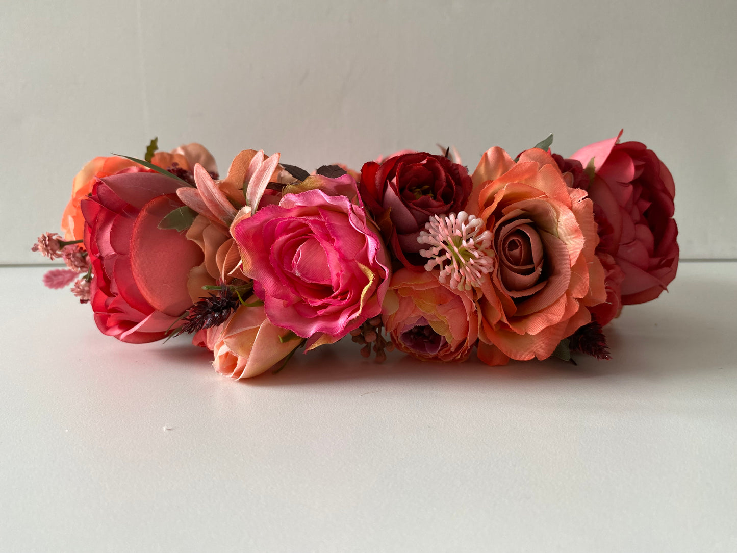 Ziedu vainadziņš rozā/oranžos toņos, vidējs apjoms