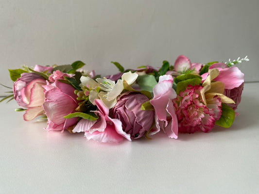 Ziedu vainadziņš rozā un bēšos toņos, vidējs apjoms