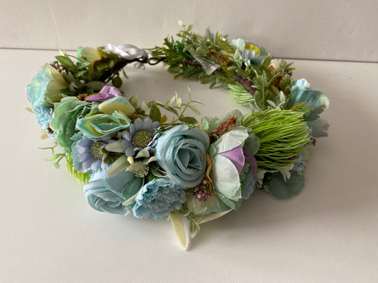 Ziedu vainadziņš gaiši zaļi zilos toņos, liels apjoms