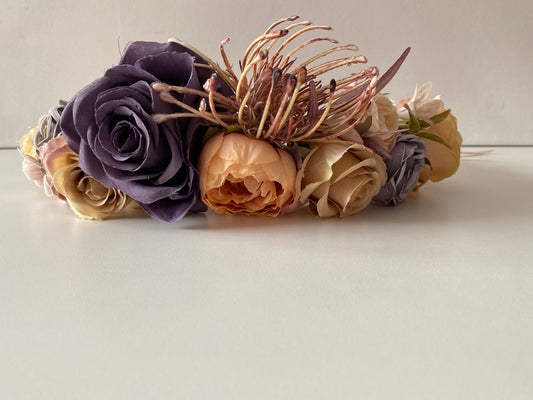 Ziedu vainadziņš oranžīgi pelēkos toņos, vidējs apjoms