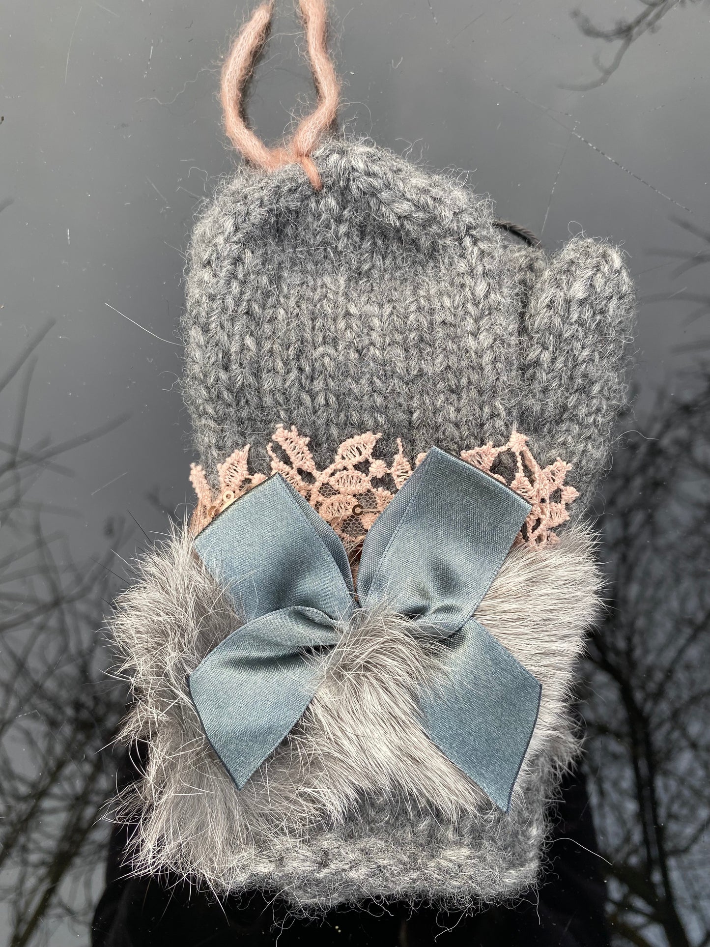 Bērnu cimdiņi, pelēki no alpakas dzijas ar  kažokādas dekoru