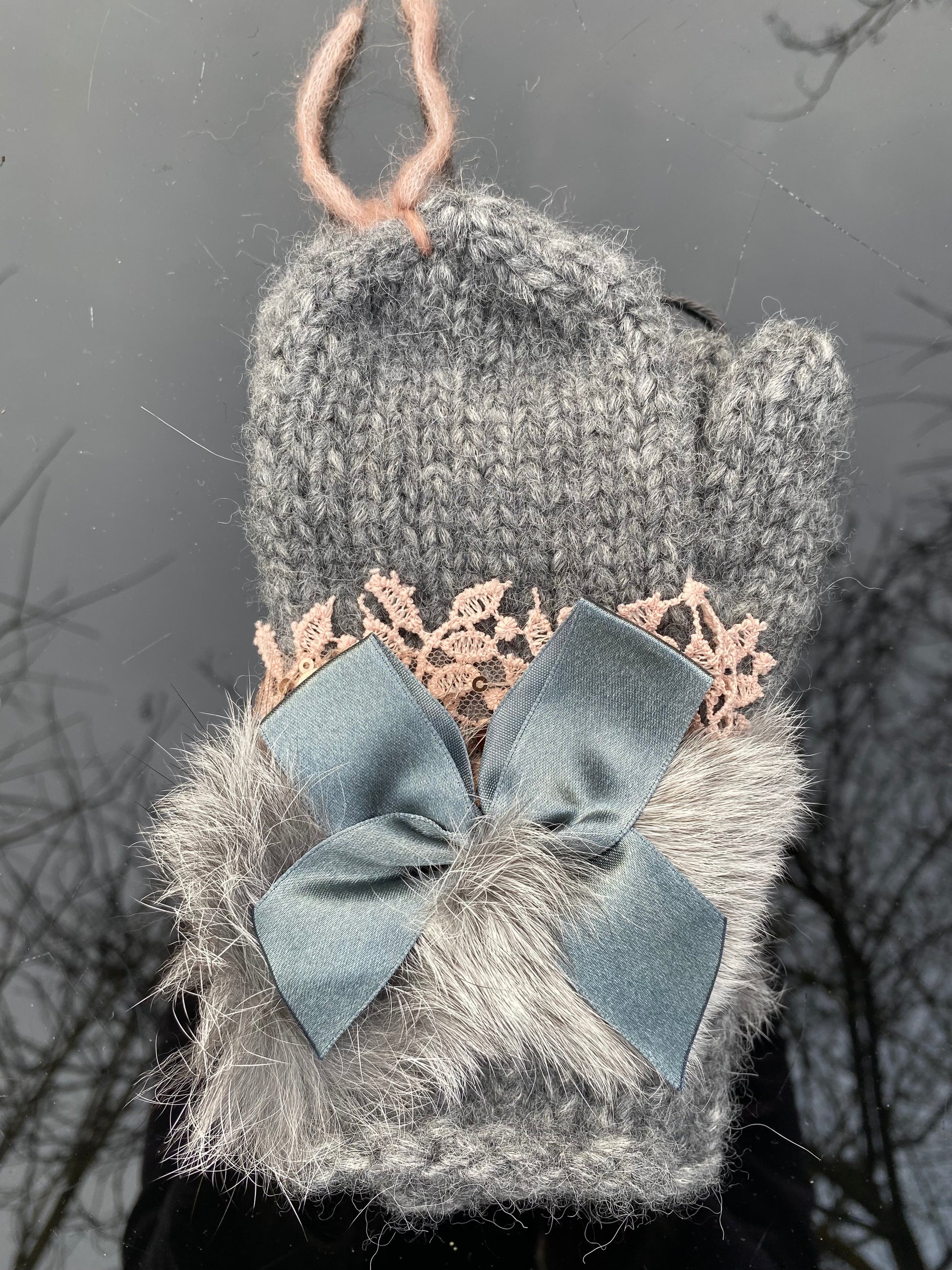 Bērnu cimdiņi, pelēki no alpakas dzijas ar  kažokādas dekoru