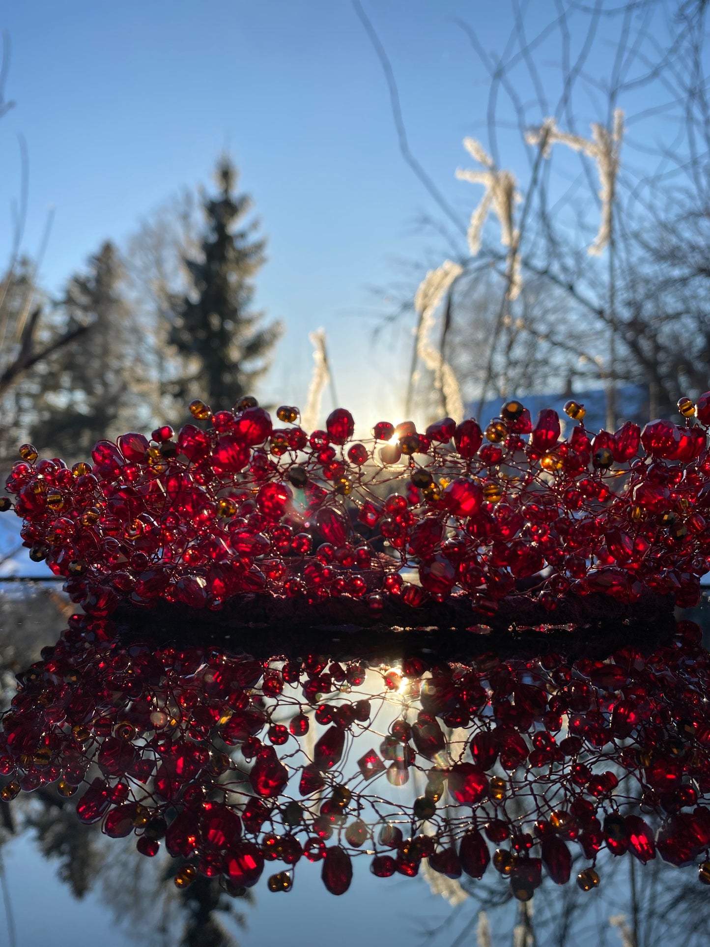 Stikla pērļu kronis, sarkans