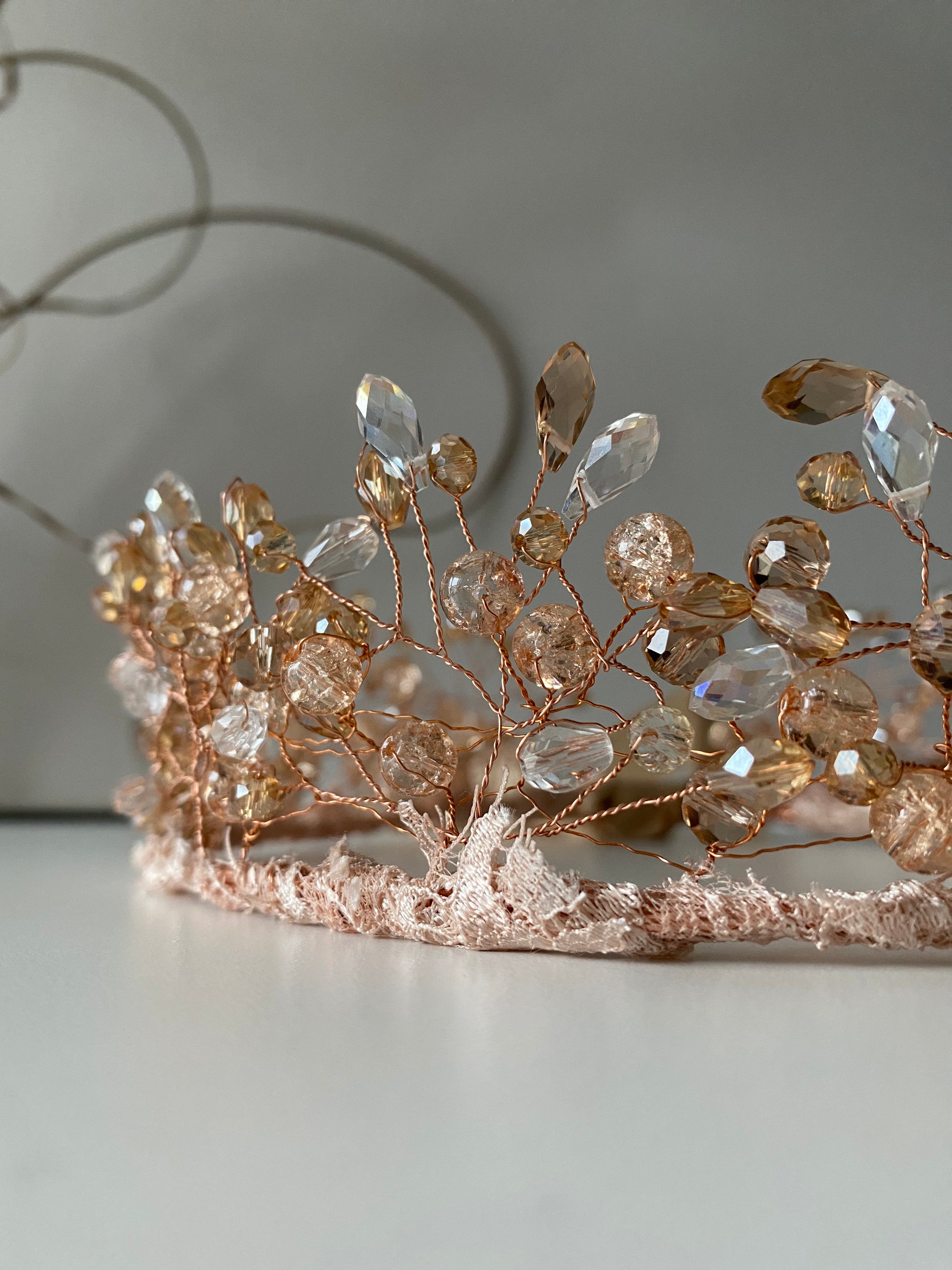 Stikla pērļu kronis bēšs/caurspīdīgs
