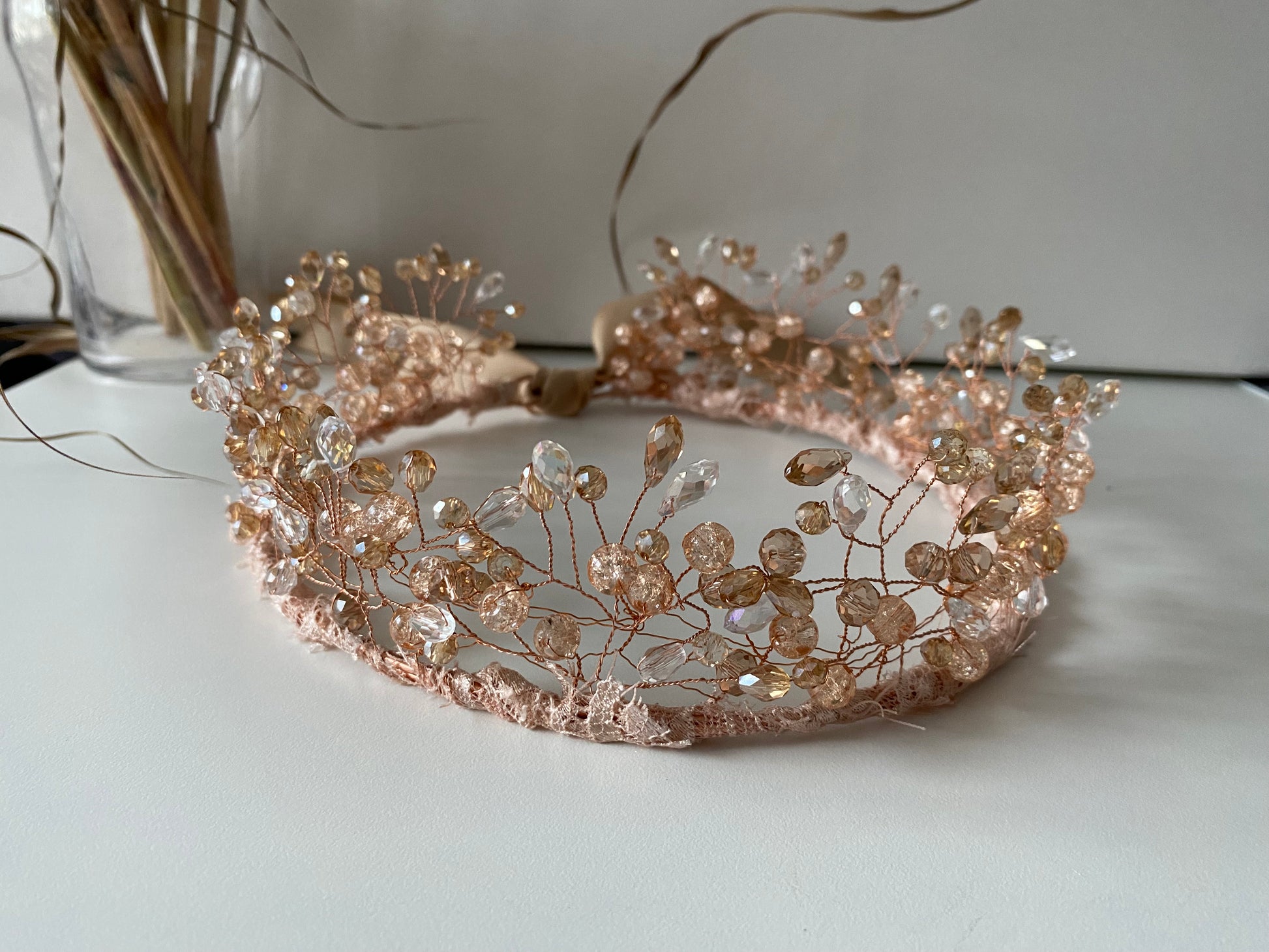 Stikla pērļu kronis bēšs/caurspīdīgs