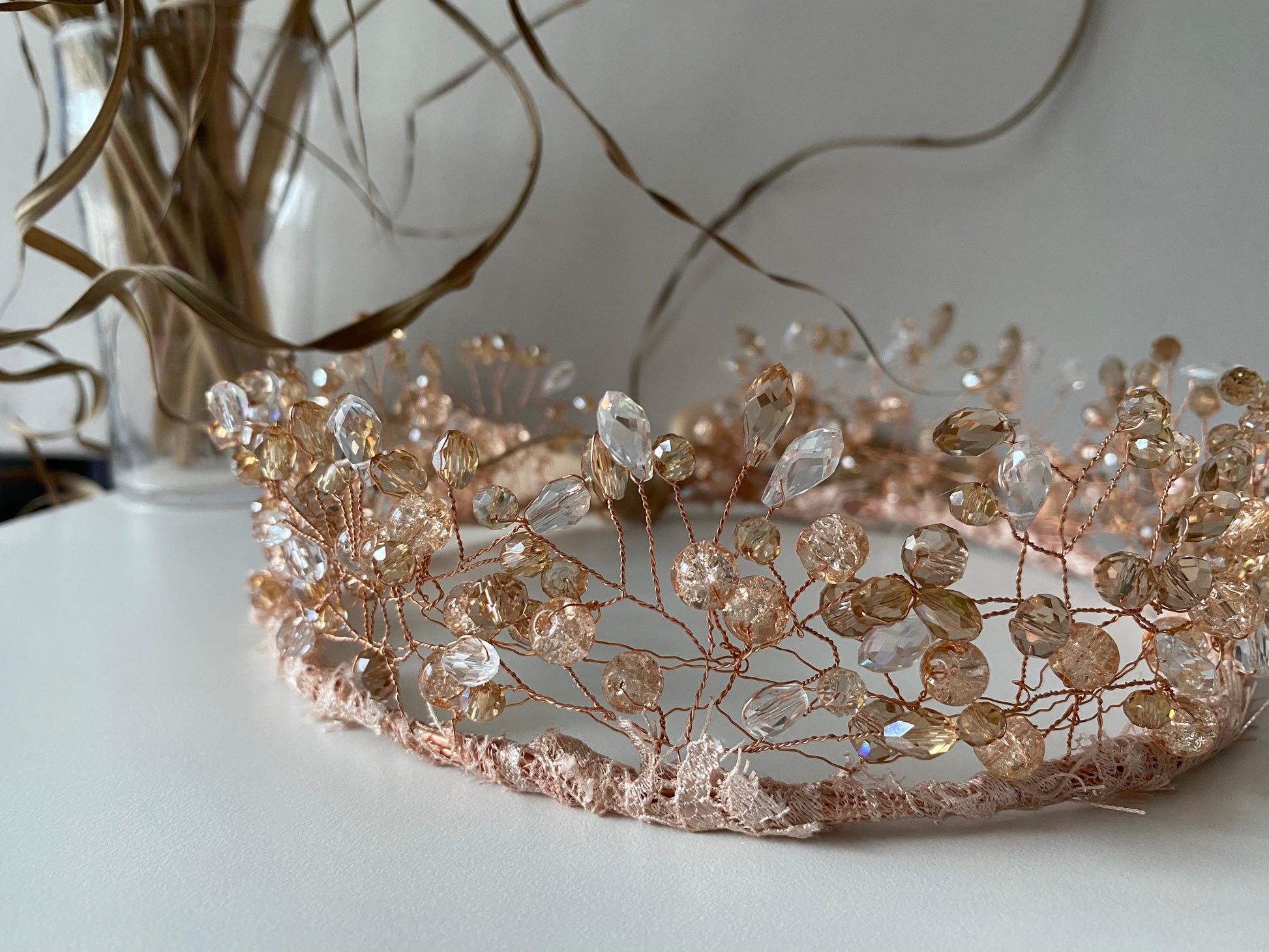 Stikla pērļu kronis bēšs/caurspīdīgs