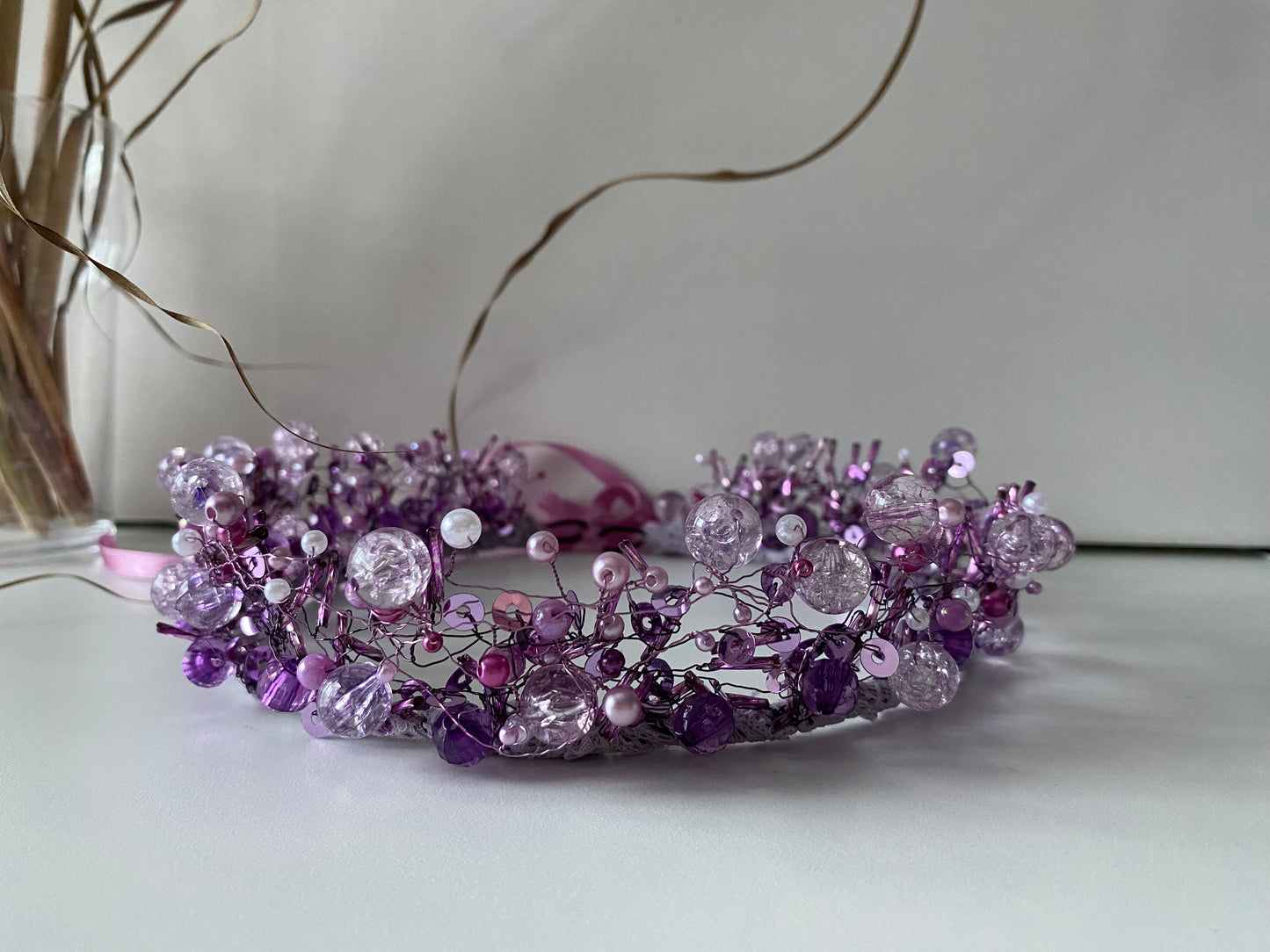 Stikla pērļu kronis lavandas violetos toņos