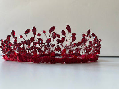 Stikla pērļu kronis sarkans