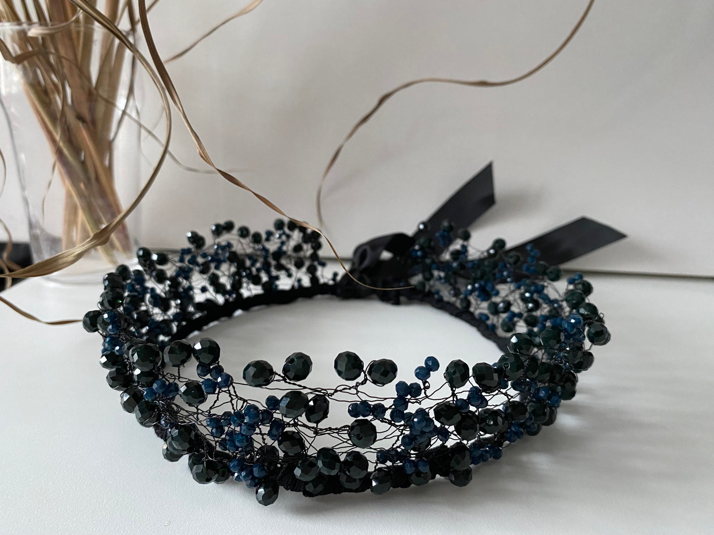 Stikla pērļu kronis tumši zaļš