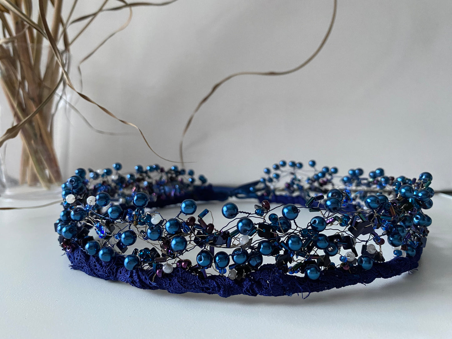 Pērļu kronis tumši zils