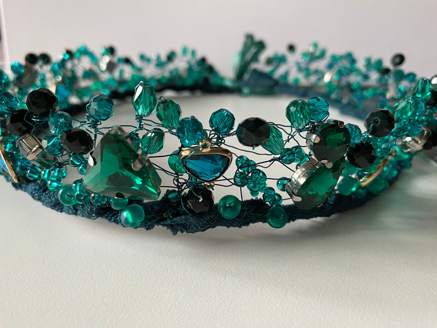 Stikla pērļu kronis smaragdzaļš