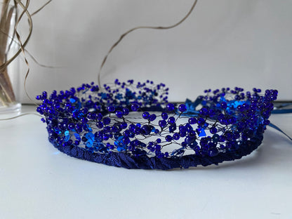 Pērļu kronis rudzupuķu zilos toņos