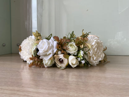 Ziedu vainadziņš baltos toņos, liels apjoms