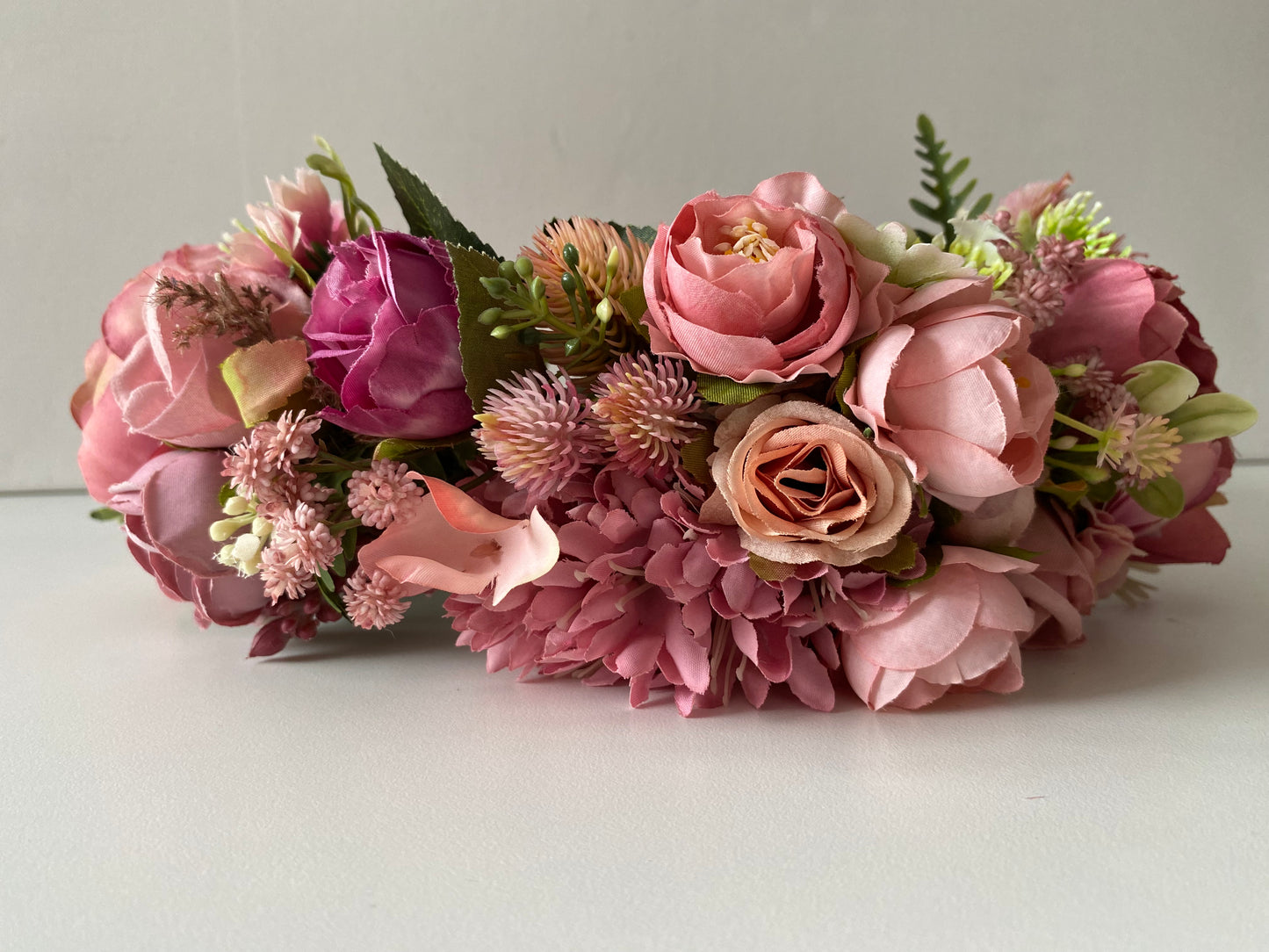 Ziedu vainadziņš rozā toņos, liels apjoms