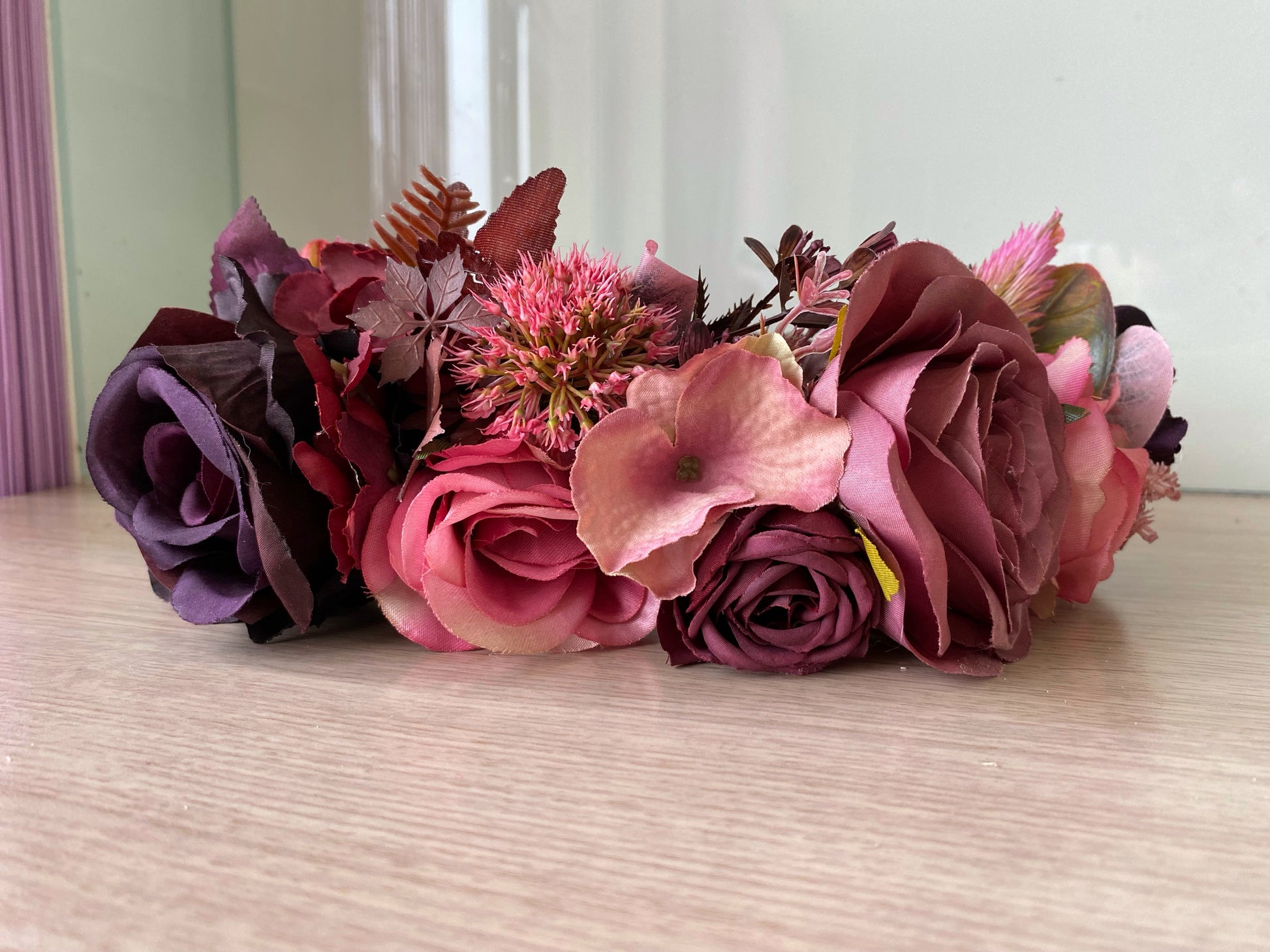 Ziedu vainadziņš vecrozā/tumšie toņi, liels apjoms