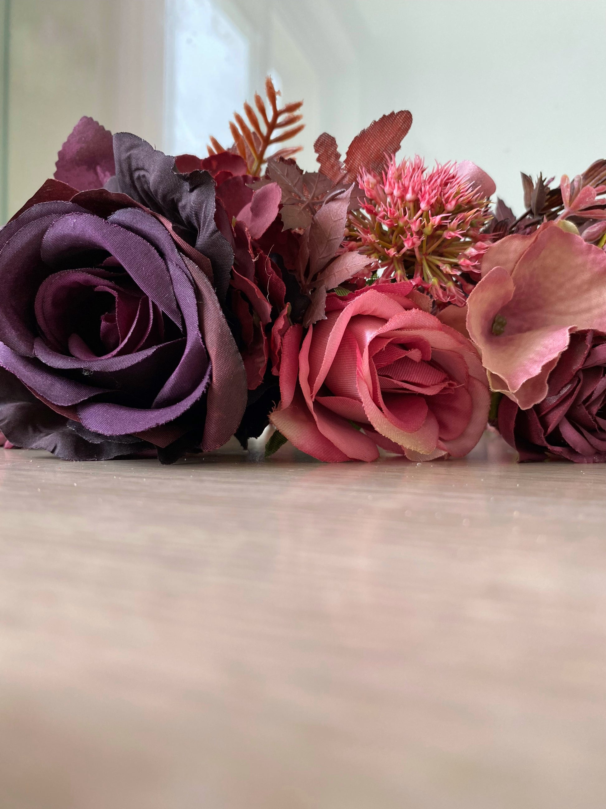 Ziedu vainadziņš vecrozā/tumšie toņi, liels apjoms