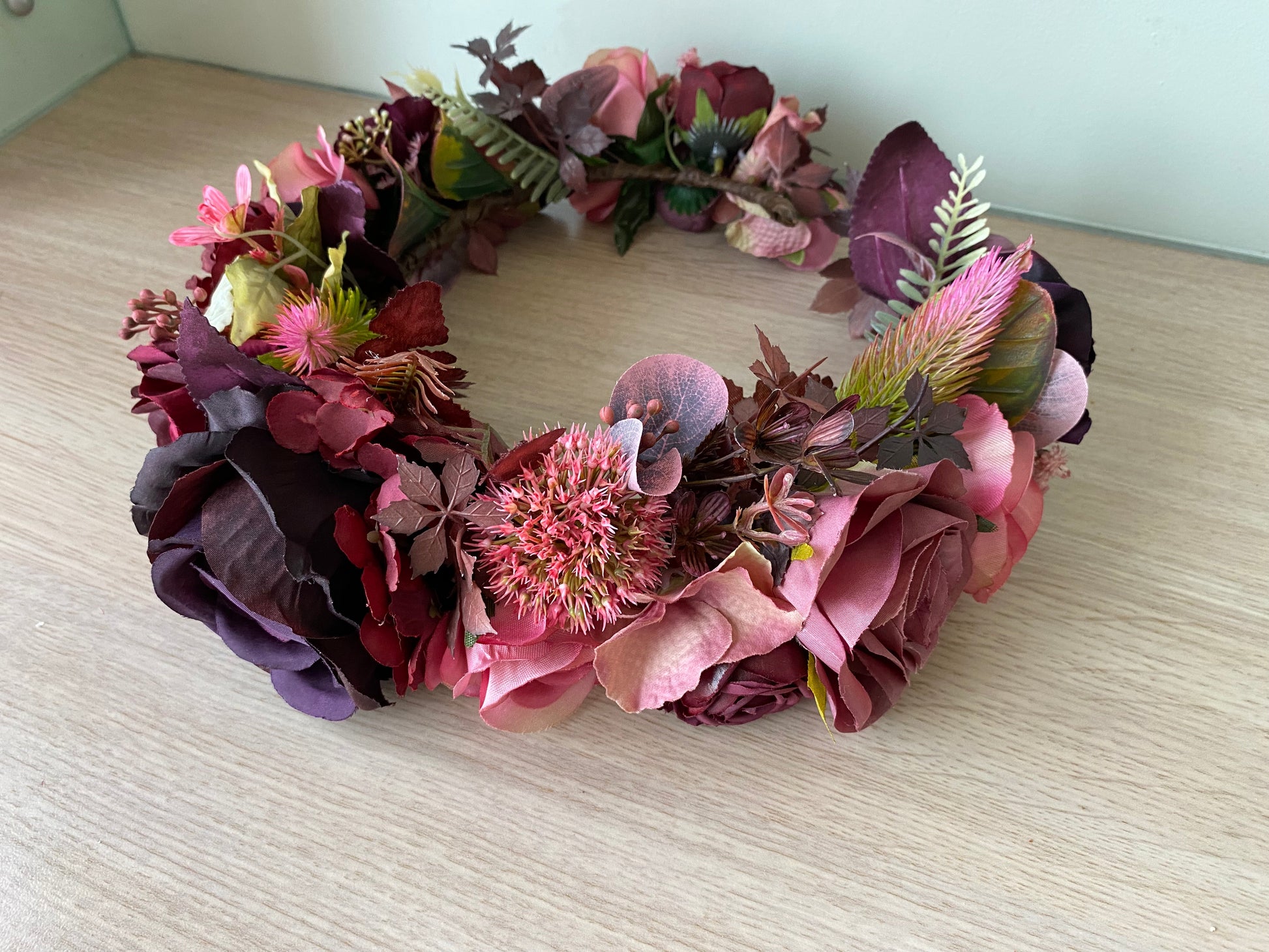 Ziedu vainadziņš vecrozā/tumšie toņi, liels apjoms