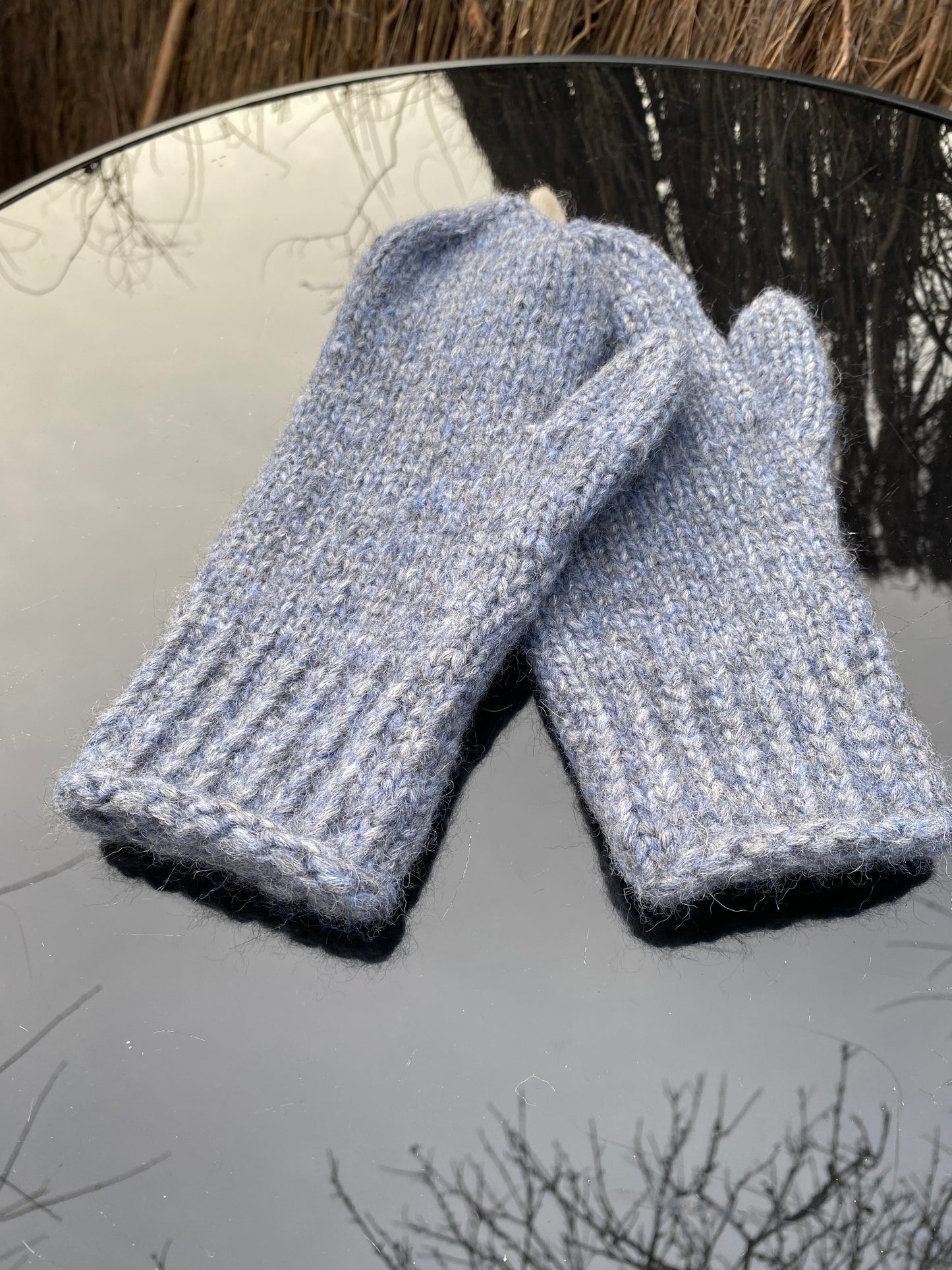 Klasiskie pieaugušo cimdiņi ar anatomisko īkšķi, zilganpelēki no alpakas dzijas